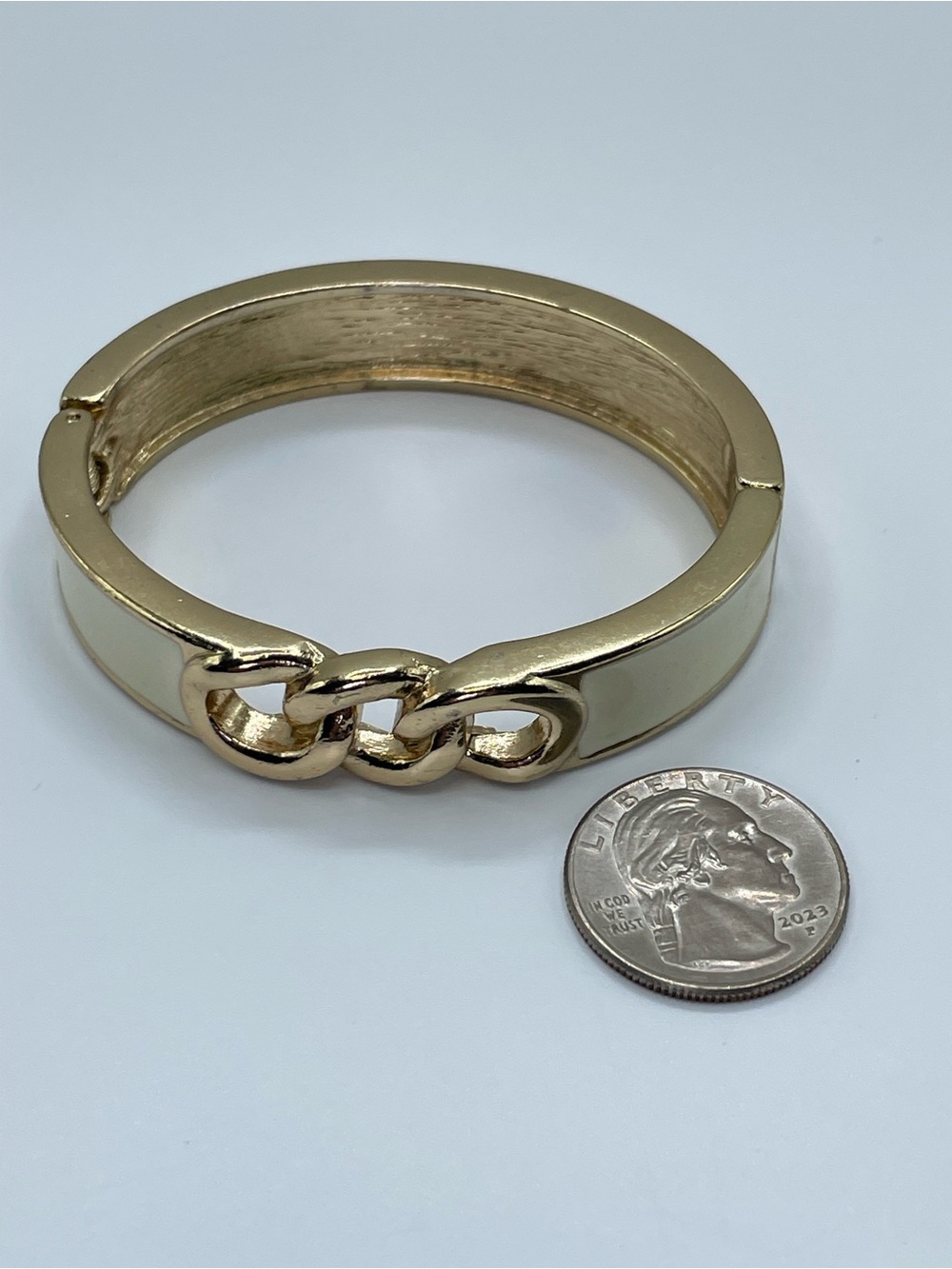 Gold Tone White Acrylic Chain Link Hinged Clamper Bangle Statement Bracelet - Picture 4 of 8